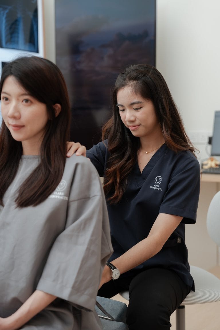 Pei Yun is doing a motion palpation checking on patient