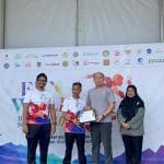 yeo receive cert from the funwalk organizer